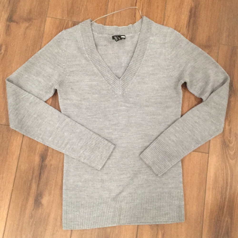 H&M Gray V-Neck Sweater